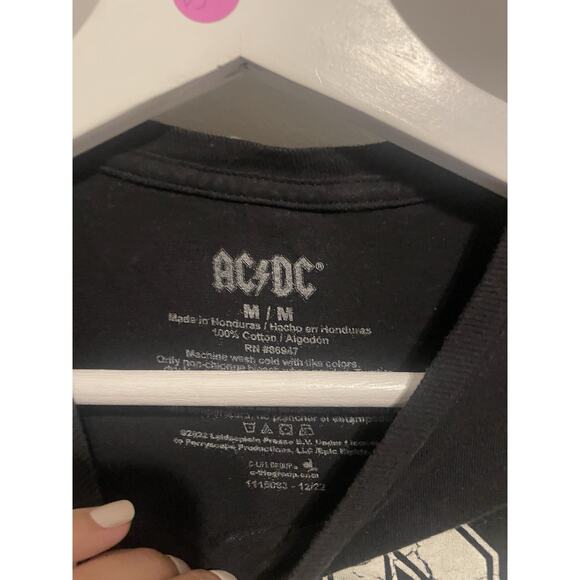 AC/DC:‎ CLASSIC LOGO “FOR THOSE ABOUT TO ROCK” T-SHIRT. Preowned. Size: M - Picture 5 of 5